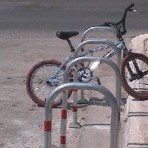 Barierã fixã simplã pentru parcarea bicicletelor